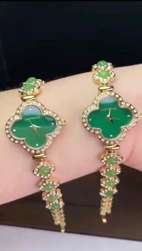 Jam Tangan Hetian Jade Four Leaf Clover Gioknya bersih dan halus, serta gaya arlojinya sangat indah dan sederhana. Pengiriman dan pajak sudah termasuk.