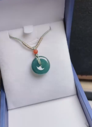 Gesper Mini Ping An Jadeite Alami Bahan lubang tua Giok giok yang bersih dan halus dan hangat Termasuk pajak pengiriman