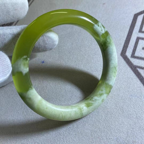 Gelang Gelang Milkcap Titi Giok Hijau Cui Giok Alami Ukuran 55-57mm Lebar 10.5mm Giok terjadi secara alami Pola acak Sudah termasuk pajak pengiriman.