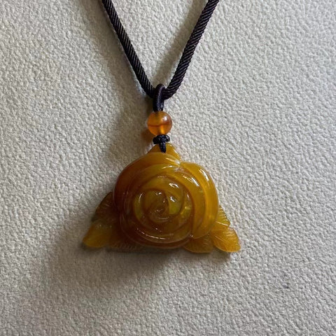 Liontin Bunga Giok Cui Halus Ukuran 44 * 30mm Sudah termasuk pajak pengiriman.