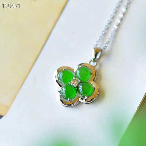 Set Kalung Semanggi Empat Daun Hotan Jasper dari 925 Perak Ukuran 17 * 24mm Termasuk pajak pengiriman.
