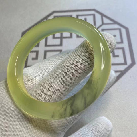 Gelang Tinta Madu Giok Cui Giok Halus Ukuran 53-55mm lebar 12mm Giok terjadi secara alami Pola acak Termasuk pajak pengiriman.