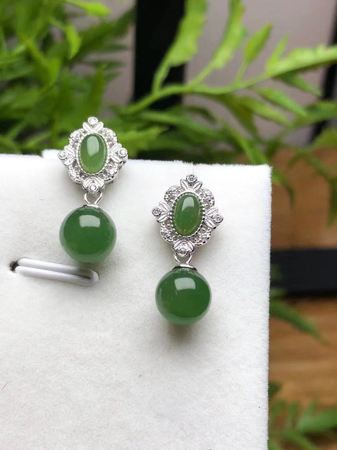 Anting Pejantan Hotan Jasper 925 Tatahan Perak Ukuran 10 * 22mm Gaya desain unik Giok yang halus dan hangat Sudah termasuk pajak pengiriman.
