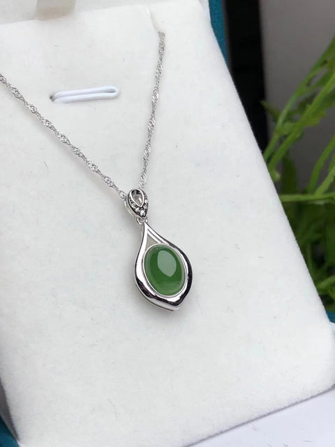 Kalung Hotan Jasper Drops Gaya sederhana dan murah hati Tatahan perak 925 yang indah dan halus Ukuran 24 * 11mm Termasuk pajak pengiriman