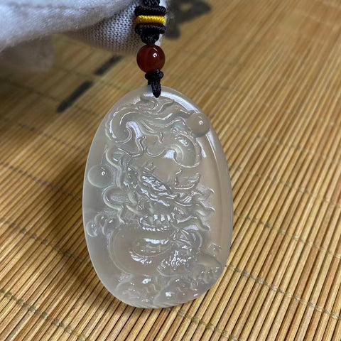 Liontin Es Giok Cui Giok Alami Tembus Cahaya Ukuran 49 * 33mm Sudah termasuk pajak pengiriman