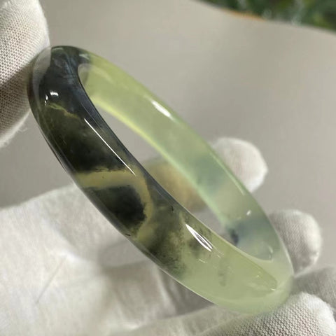 Gelang Lukisan Pemandangan Giok Cui Alami Ukuran 59-61mm Lebar Sisi 12.2mm Batu giok terbentuk secara alami dan polanya acak Sudah termasuk ongkos kirim dan pajak.