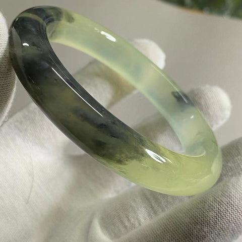 Gelang Lukisan Pemandangan Giok Cui Alami Ukuran 59-61mm Lebar Sisi 12.2mm Batu giok terbentuk secara alami dan polanya acak Sudah termasuk ongkos kirim dan pajak.