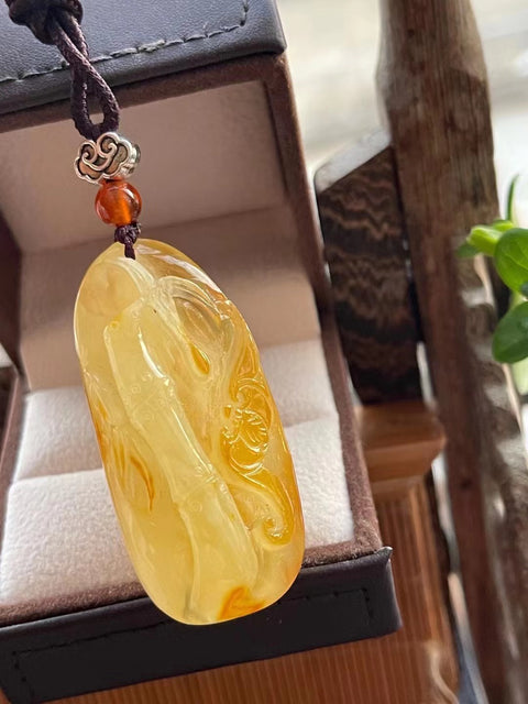 Liontin Kuning Mentega Ayam Lilin Lebah Alami Murni Ukuran 51.5 * 25 Tebal 14.8mm Termasuk Pajak Pengiriman