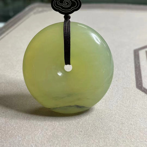 Tinta Giok Cui Alami dan Liontin Perdamaian Ukuran 48 * 13,5 mm Sudah termasuk pajak pengiriman.