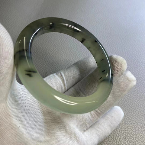 Gelang Lukisan Tinta Es Giok Cui Giok Alami Lukisan Pemandangan Ukuran 55-57mm Lebar 10.9mm Giok terjadi secara alami Pola acak Pengiriman dan pajak sudah termasuk.