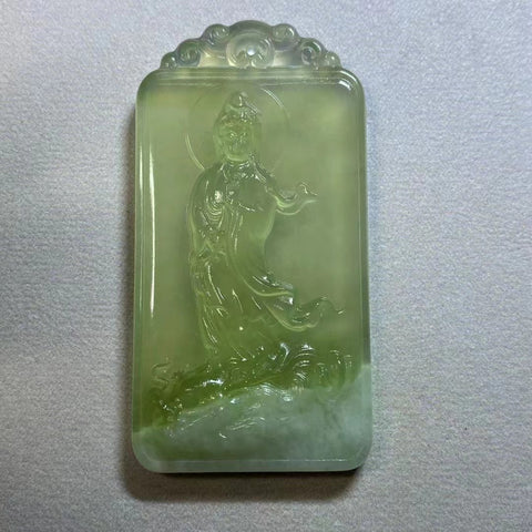 Liontin Cui Jade Guanyin Alami Ukuran 70 * 36 * 9mm Sudah termasuk pajak pengiriman.