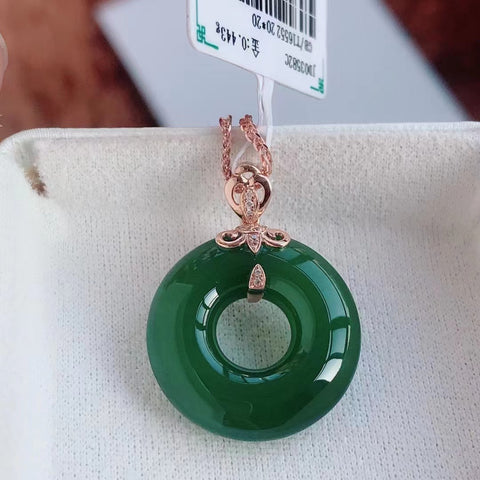 Kalung JASPER KLASIK Giok yang bersih dan halus dalam balutan emas 18 karat Ukuran 16mm Sudah termasuk pajak pengiriman.
