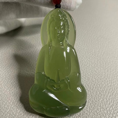 Natural Cui Jade Green Guanyin Ukuran 78.2 * 42.6mm Sudah termasuk pajak pengiriman.