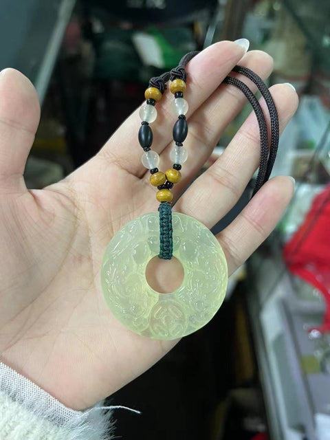 Liontin giok alami dengan batu giok yang berani, bersih dan halus, termasuk ongkos kirim dan pajak.