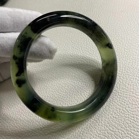 Gelang Tinta Biru Hijau Penuh Giok Cui Giok Alami Ukuran 59-61mm Lebar Sisi 13.2mm Giok ini semuanya muncul secara alami dan polanya acak Termasuk pajak pengiriman.