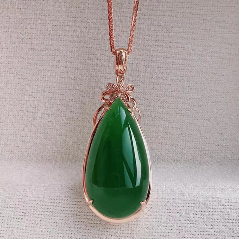 Kalung giok giok bersih dan halus dengan pengaturan emas 18 karat Ukuran 12 * 25mm Sudah termasuk ongkos kirim dan pajak.
