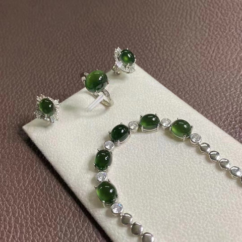 Set Giok Alami dari perak 925 dengan bezel yang dapat disesuaikan Gelang 7 * 9mm Cincin 8 * 9.5mm Anting-anting 6 * 8mm Sudah termasuk ongkos kirim dan pajak.