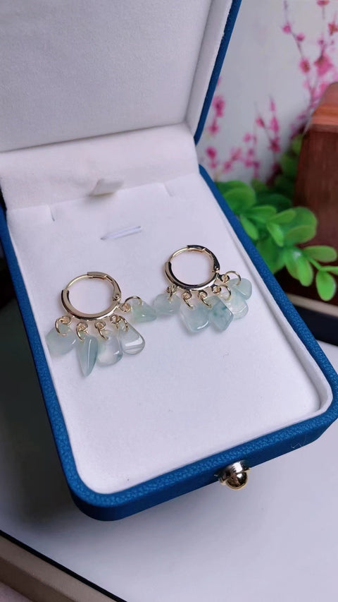 Anting Giok Alami Bahan Batu Giok Tua Bahan halus dan hangat, penuh dengan kepala air Termasuk ongkos kirim dan pajak