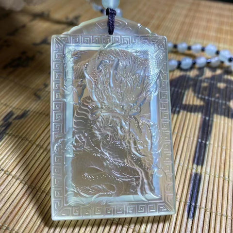 Liontin Es Giok Cui Alami Ukuran 68 * 39.8mm Sudah termasuk pajak pengiriman.