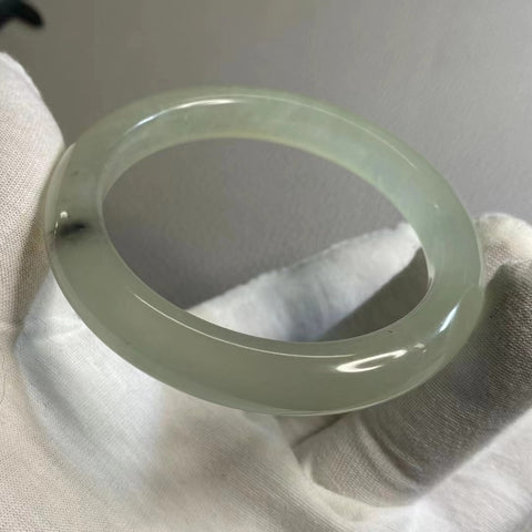 Gelang Batu Giok Cui Giok Abu-Abu Ukuran 58-60mm Lebar 11mm Batu giok ini terbentuk secara alami dan polanya acak Sudah termasuk pajak pengiriman.