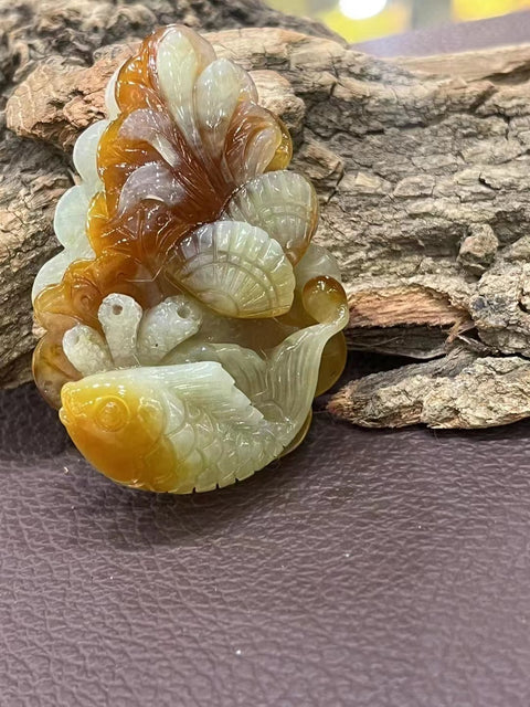 Liontin Bunga Giok Cui Alami, diukir dengan keahlian tinggi, melambangkan kekayaan dan kemakmuran, ditata dengan indah, sudah termasuk ongkos kirim dan pajak.