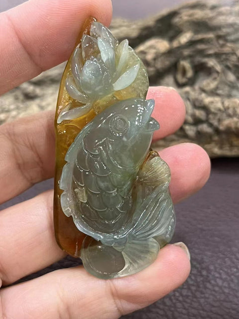 Liontin Bunga Giok Cui Alami, diukir dengan keahlian tinggi, melambangkan kekayaan dan kemakmuran, ditata dengan indah, sudah termasuk ongkos kirim dan pajak.