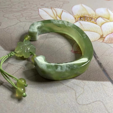 Gelang giok Cui alami c gelang penutup susu Qingti Ukuran 55-57mm Lebar 12mm Giok terjadi secara alami Pola acak Termasuk ongkos kirim dan pajak