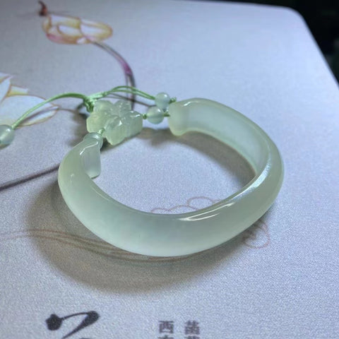 Gelang giok Cui giok alami penutup susu Qingti Ukuran 55-57mm Lebar 13.1mm Giok terjadi secara alami Pola acak Pengiriman dan pajak sudah termasuk