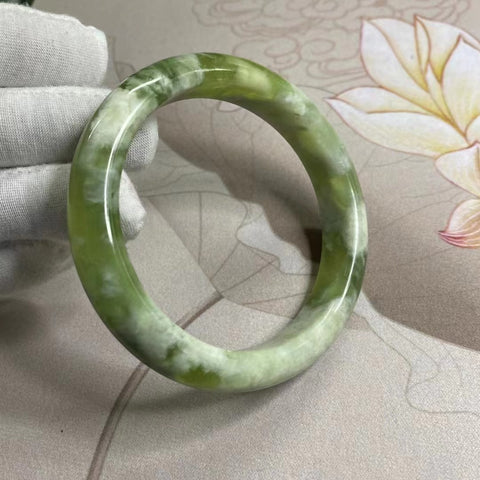 Gelang Giok Cui Alami Ukuran 63-65mm Lebar Sisi 14mm Giok secara alamiah Pola acak Termasuk ongkos kirim dan pajak.