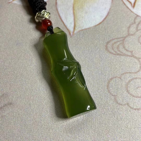 Liontin Bambu Giok Alam 180 Ukuran 49 * 16mm Sudah termasuk pajak pengiriman.