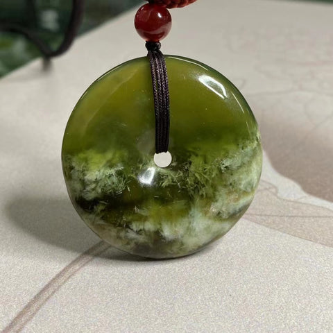 Liontin Damai Zamrud Hijau Cui Jade Hijau Alami Selada Air Alami Ukuran 47 * 10.5mm Termasuk Pajak Pengiriman