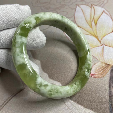 Gelang Penutup Susu Titi Giok Hijau Cui Giok Alami Ukuran 59-61mm Lebar Sisi 15.3mm Giok terbentuk secara alami Pola acak Sudah termasuk pajak pengiriman.