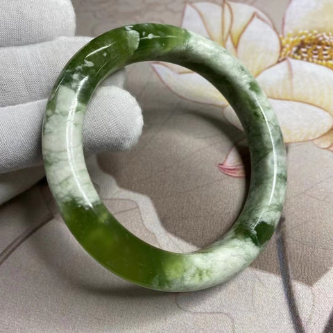 Gelang Penutup Susu Titi Giok Hijau Cui Giok Alami Ukuran 61-63mm Lebar Sisi 12.3mm Giok terbentuk secara alami Pola acak Sudah termasuk pajak pengiriman.