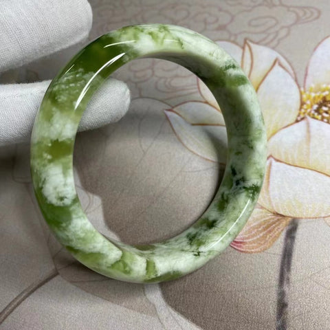 Gelang Gelang Milkcap Titi Giok Hijau Cui Giok Alami Ukuran 61-63mm Lebar 17.5mm Giok terjadi secara alami Pola acak Sudah termasuk pajak pengiriman.