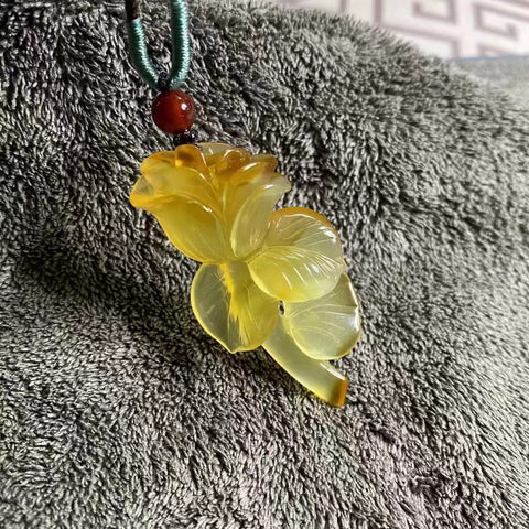 Liontin Giok Bunga Giok Cui Giok Alami Ukuran 50 * 25mm Sudah termasuk pajak pengiriman.
