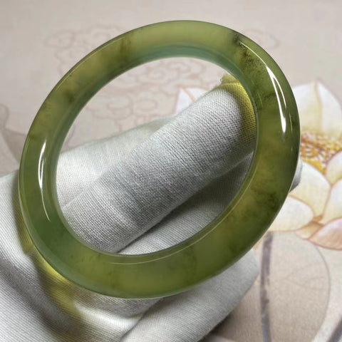 Gelang Es Batu Giok Hijau Cui Giok Alami Ukuran 59.1mm Lebar Samping 11mm Batu giok ini terbentuk secara alami dan polanya acak Sudah termasuk pajak pengiriman.