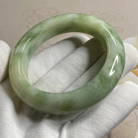 Gelang Giok Cui Alami Ukuran 55.1mm Lebar Sisi 14.8mm Giok alami dan polanya acak Sudah termasuk pajak pengiriman.