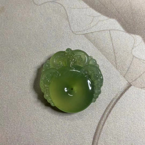 Liontin Giok Alami Ukuran 40 * 40mm Sudah termasuk pajak pengiriman.