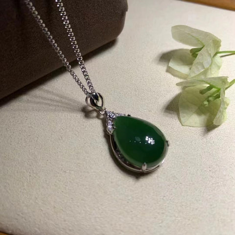 Kalung Jasper Alami Ukuran 17 * 12mm 925 Perak Tatahan Giok bersih dan halus dan Giok Basah yang hangat sangat menyenangkan pada pandangan pertama. Pengiriman dan pajak sudah termasuk.