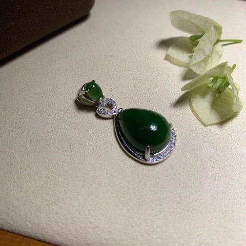 Kalung Jasper Alami Ukuran 15 * 11mm 925 Perak Tatahan Giok bersih dan halus dan Giok Basah yang hangat sangat menyenangkan pada pandangan pertama Termasuk ongkos kirim dan pajak.