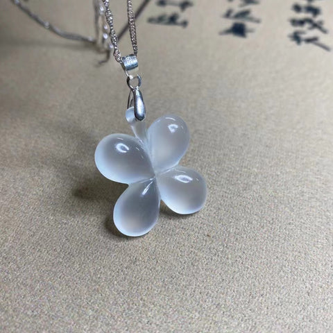 Kalung Semanggi Es Giok Cui Jade Alami Ukuran 25 * 19mm Sudah termasuk pajak pengiriman.