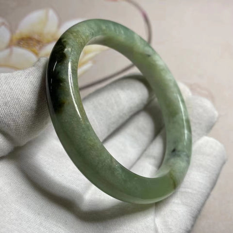 Gelang Giok Batu Giok Bunga Cui Giok Alami Ukuran 58-60 Lebar 12.2mm Giok ini terbentuk secara alami dan polanya acak Sudah termasuk ongkos kirim dan pajak.