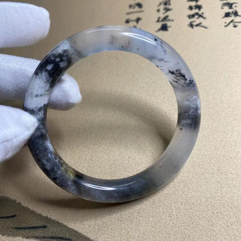 Gelang Biji Salju Badai Es Giok Cui Giok Alami Ukuran 59-61mm Lebar 11.1mm Giok terjadi secara alami Pola acak Termasuk pajak pengiriman.