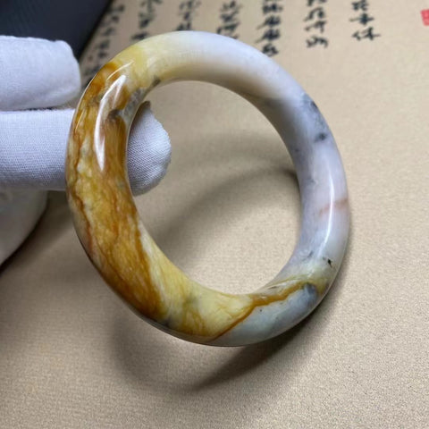 Gelang Giok Giok Bunga Giok Cui Alami Ukuran 57-59mm Lebar Sisi 14.7mm Giok ini terbentuk secara alami dan polanya acak Sudah termasuk ongkos kirim dan pajak.