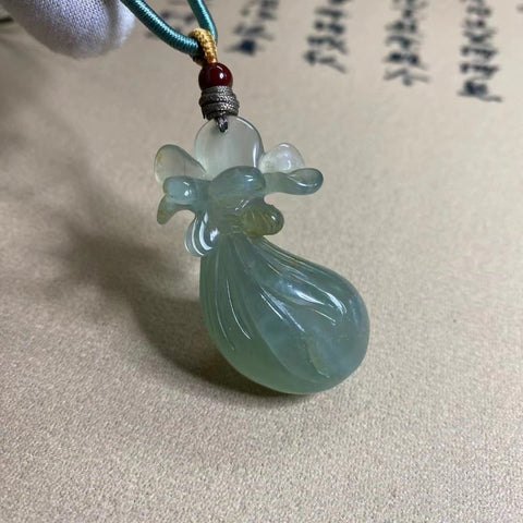 Liontin Tas Berkah Bunga Giok Cui Giok Bunga Giok Ukuran 45 * 23mm Sudah termasuk ongkos kirim dan pajak.