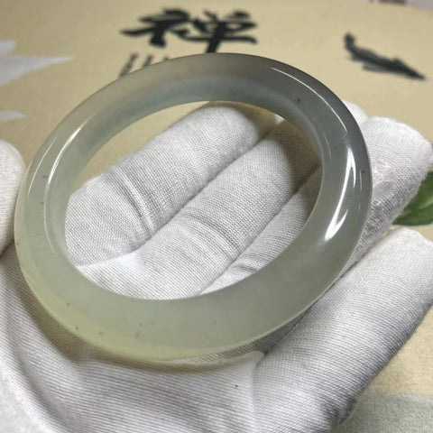 Gelang Gradien Es Batu Giok Abu-abu Sierra Giok Alami Ukuran 56-58,mm Lebar 11mm Batu giok terbentuk secara alami Pola acak termasuk pajak pengiriman