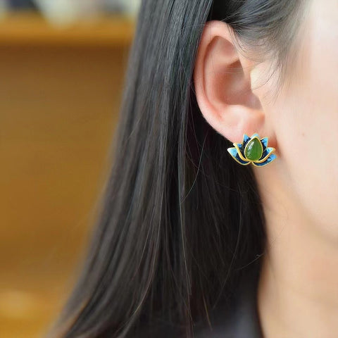 Anting-anting Enamel Jasper Lotus Alami yang terbuat dari 925 Giok Perak sangat lembut dan hangat, serta gayanya yang simpel dan elegan, sudah termasuk pajak pengiriman.