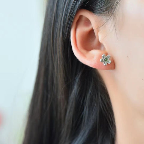 Anting Jasper Plum Blossom Earrings Jade alami bersih, halus dan hangat Ukuran 2 * 2mm Gaya sederhana dan murah hati sudah termasuk pajak pengiriman.