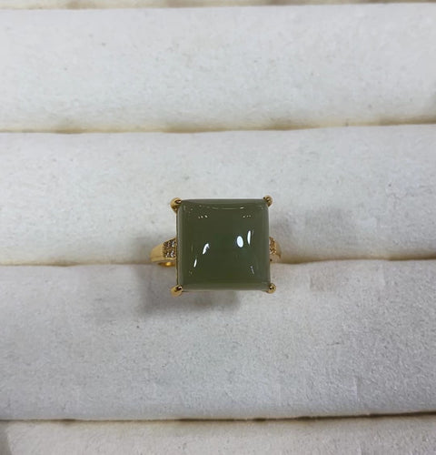 Cincin Batu Giok Hetian Alami Batu giok bersih, halus dan hangat Ukuran 12 * 12mm Pengiriman dan pajak sudah termasuk.