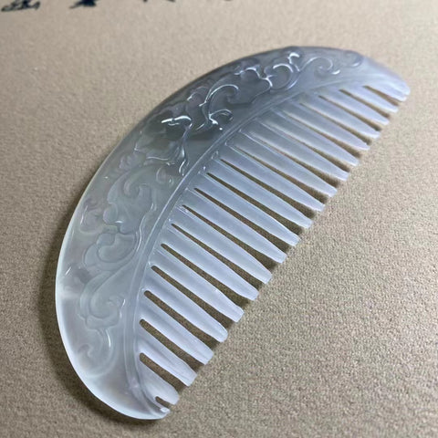 Sisir Warna Gradien Giok Halus Ukuran 105 * 50mm Giok halus dan hangat Termasuk ongkos kirim dan pajak.